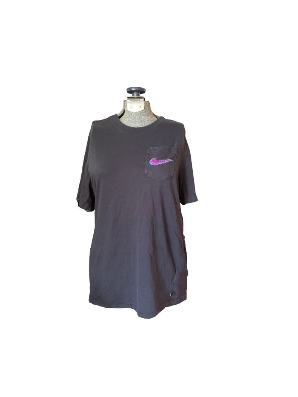 Men's Nike SB Black Short Sleeve Tee M with Magenta Teal Swoosh Pocket